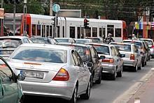 Stop-and-Go-Verkehr hält sich an keine Norm. Foto: auto-reporter.net